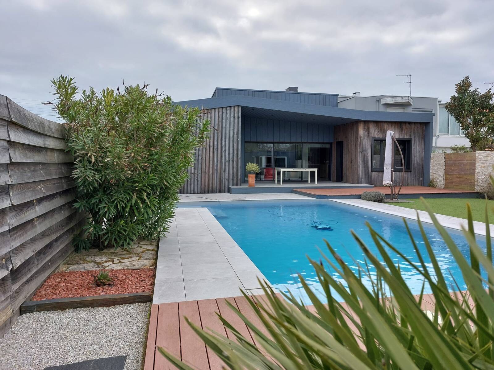 Maison valorisée par une terrasse Aqualyo